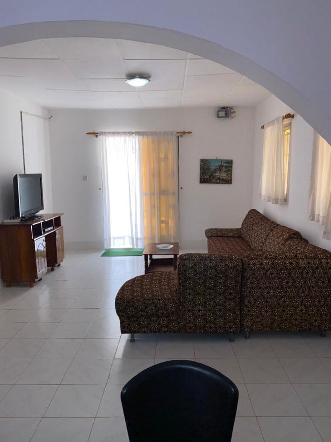 Swiss Garden House In Kerr Sering With Full Private Compound Serrekunda Exteriör bild